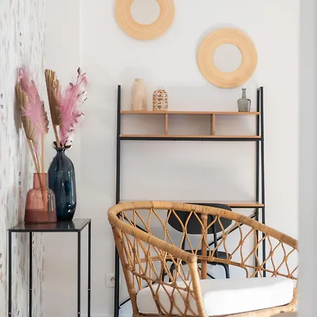 Hébergement de vacances Maison Calme Avec Jardin - 10 Pers - Proche Centre *